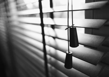 Stores à lamelles orientables : ajustez la lumière selon vos préférences