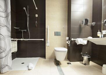 Salle de bain PMR : allier esthétique et accessibilité