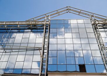 Levage de vitrage : techniques efficaces pour des chantiers sécurisés