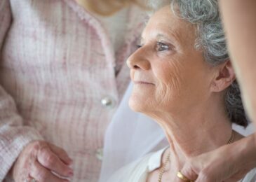 Service à la personne : trouver une dame de compagnie de confiance