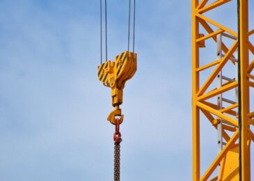 Capacité de charge du monte-charge : respecter les tonnes