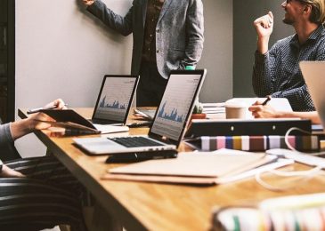 Service de community management : utiliser des outils de planification avancés.