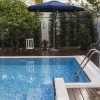 Rénovation de piscine : l&rsquo;art de moderniser l&rsquo;éclairage de nuit avec des projecteurs